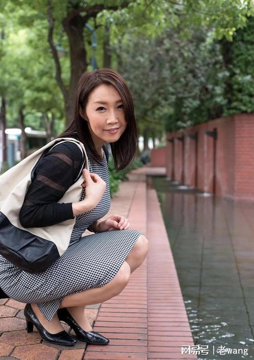 国产伦WWWHD老女人