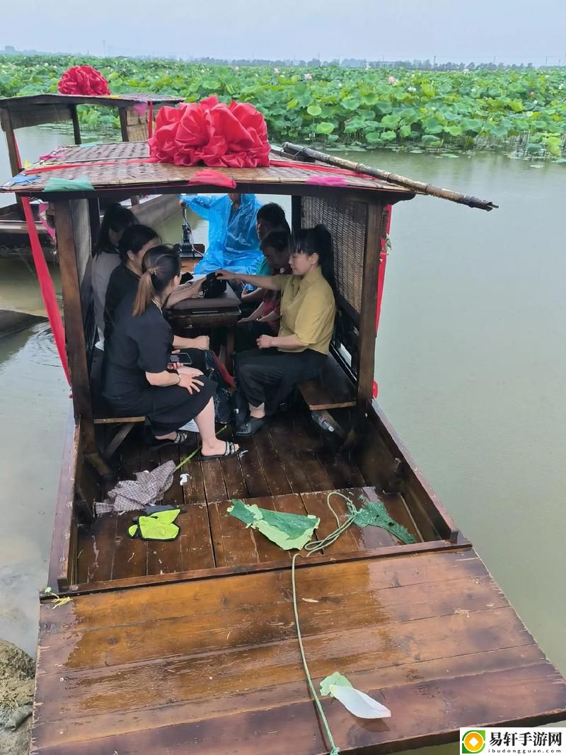老人船上弄雨荷第13集